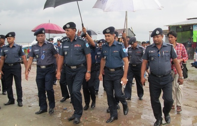 শিমুলিয়া ঘাটে সিসি ক্যামেরা ও ওয়াচ টাওয়ার পরিদর্শন ডিআইজির