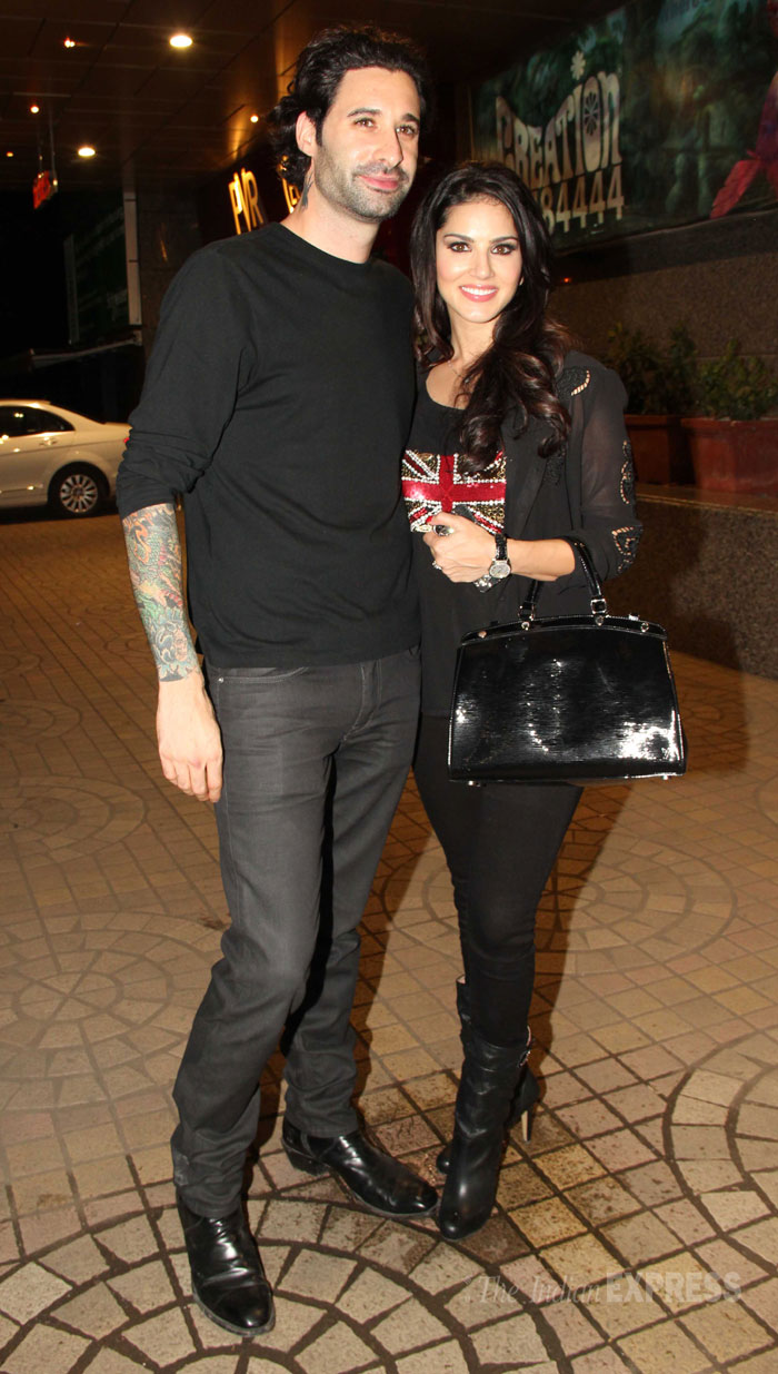 বিয়ের কৌতূহল মেটালেন সানি