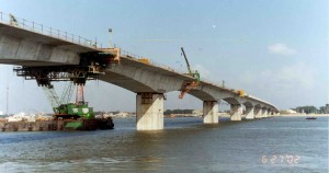 ঝুঁকিপূর্ণ সেতু মেঘনা