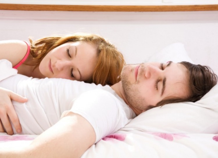 একসঙ্গে ঘুমাতে গেলে সম্পর্ক সুখের হয়