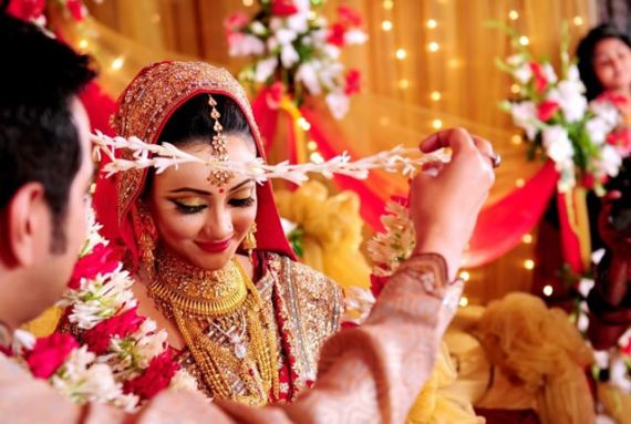 কম বয়সে বিয়ে করার ৬টি সুফল