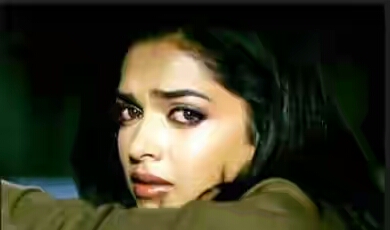 রণবীরের জন্য কেঁদে ভাসালেন দীপিকা!