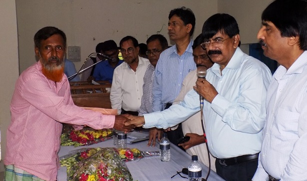 মুন্সীগঞ্জে কৃষকদের মাঝে এক কোটি টাকার ঋণ বিতরণ