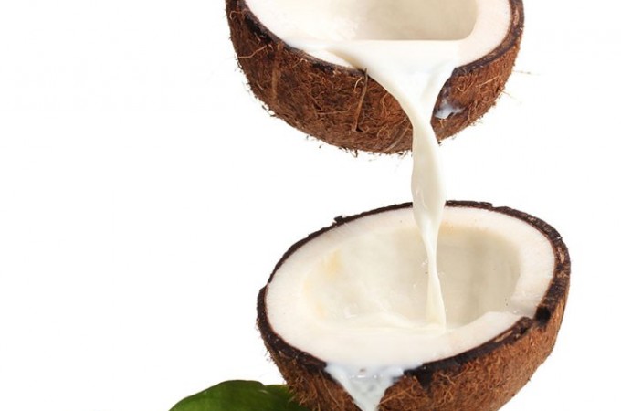 রূপচর্চায় নারিকেলের দুধের দারুণ সব অজানা ব্যবহার!