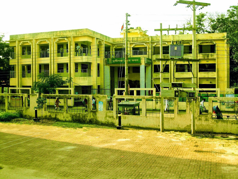 মুন্সিগঞ্জ পৌরসভা ‘ক’ শ্রেণির হলেও শহরের প্রাণকেন্দ্রে গণশৌচাগার নেই