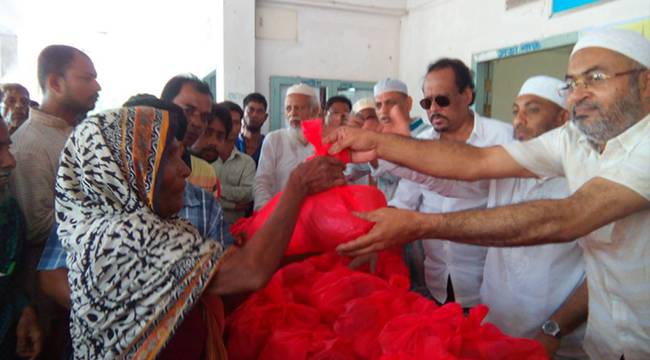 শ্রীনগরে ৫ শতাধিক লোকের মাঝে ইফতার বিতরণ