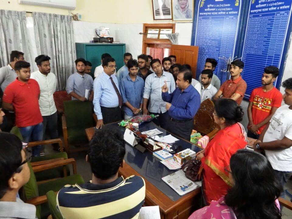 হরগঙ্গার অধ্যক্ষের সাথে জেলা ছাত্রলীগের নতুন কমিটির শুভেচ্ছা বিনিময়