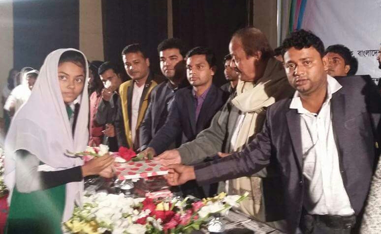 মুন্সিগঞ্জে ছাত্রলীগের উদ্যোগে মেধাবী শিক্ষার্থীদের সংবর্ধনা ও বই বিতরণ