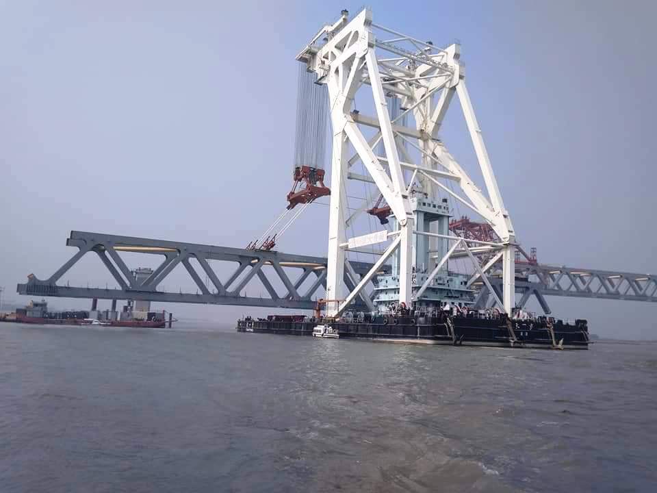 বসলো দ্বিতীয় স্প্যান, দৃশ্যমান পদ্মা সেতুর ৩০০ মিটার