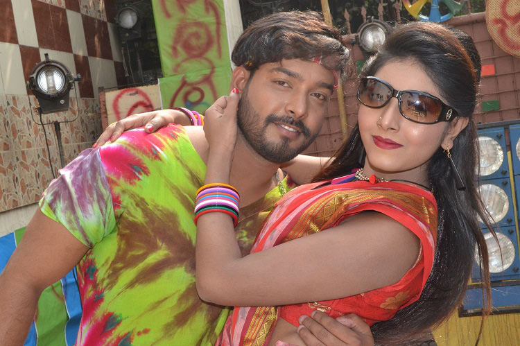 ভালোবাসা দিবসে মমতাজের ‘দেহ চাই না রে..’