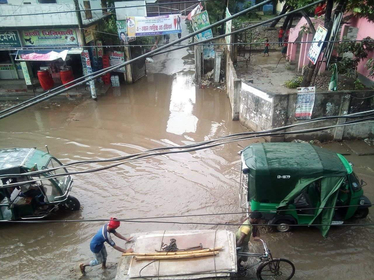 টংগিবাড়ীতে জলাবদ্ধতায় জনদূর্ভোগ চরমে