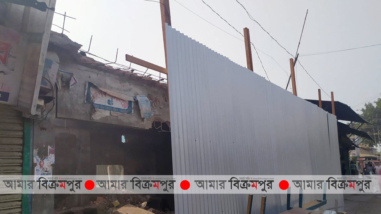 মুন্সিগঞ্জের টংগিবাড়ীতে যাত্রী ছাউনী দখল করে স্থাপনা নির্মাণের পায়তারা