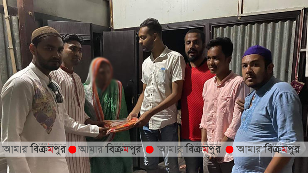 দুঃস্থ নারীদের মাঝে টংগিবাড়ী ছাত্রলীগের ‘ঈদ উপহার’