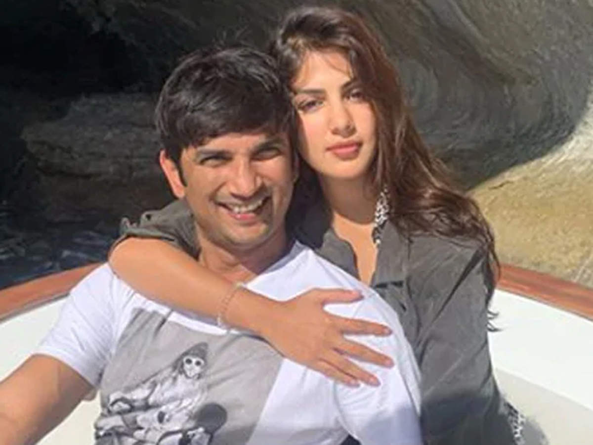 বলিউডের পরিচালকই সুশান্তকে মাদকের নেশা ধরিয়েছিলেন, জানাল রিয়া