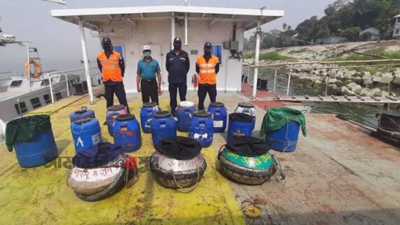 যাত্রীবাহী বাস হতে ৪ লাখ চিংড়ির রেনু জব্দ