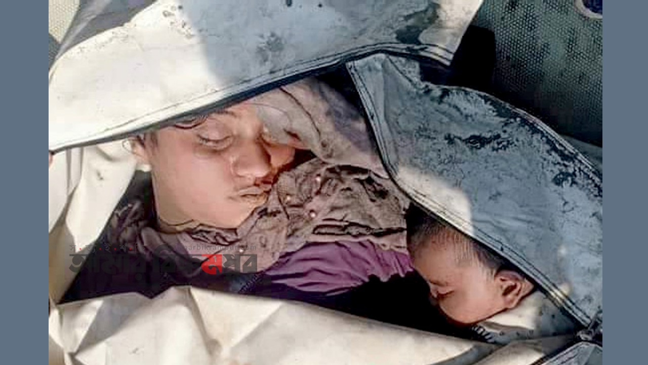 লঞ্চ ডুবি; নিশ্চিত মৃত্যু জেনেও সন্তানকে বুকে আগলে রেখেছিলেন মা