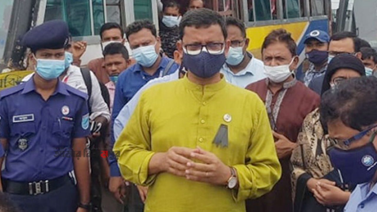 পদ্মা সেতুর পিলারে ধাক্কা লাগায় মন্ত্রী বিব্রত