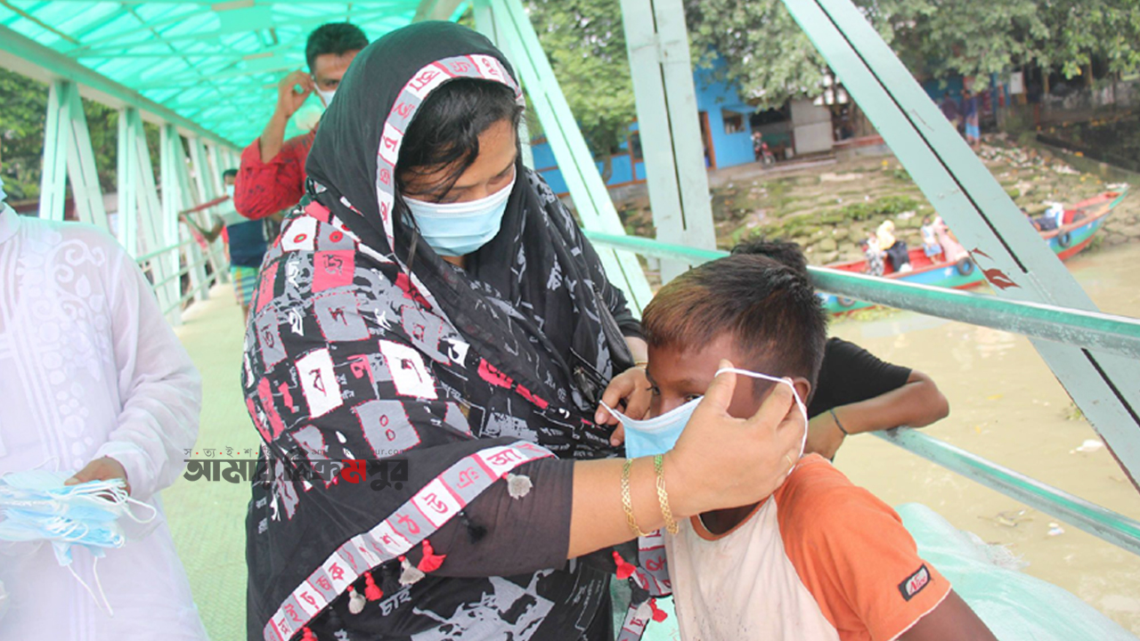 শোকাবহ আগস্ট উপলক্ষে জেলা আওয়ামী লীগের মাস্ক বিতরণ