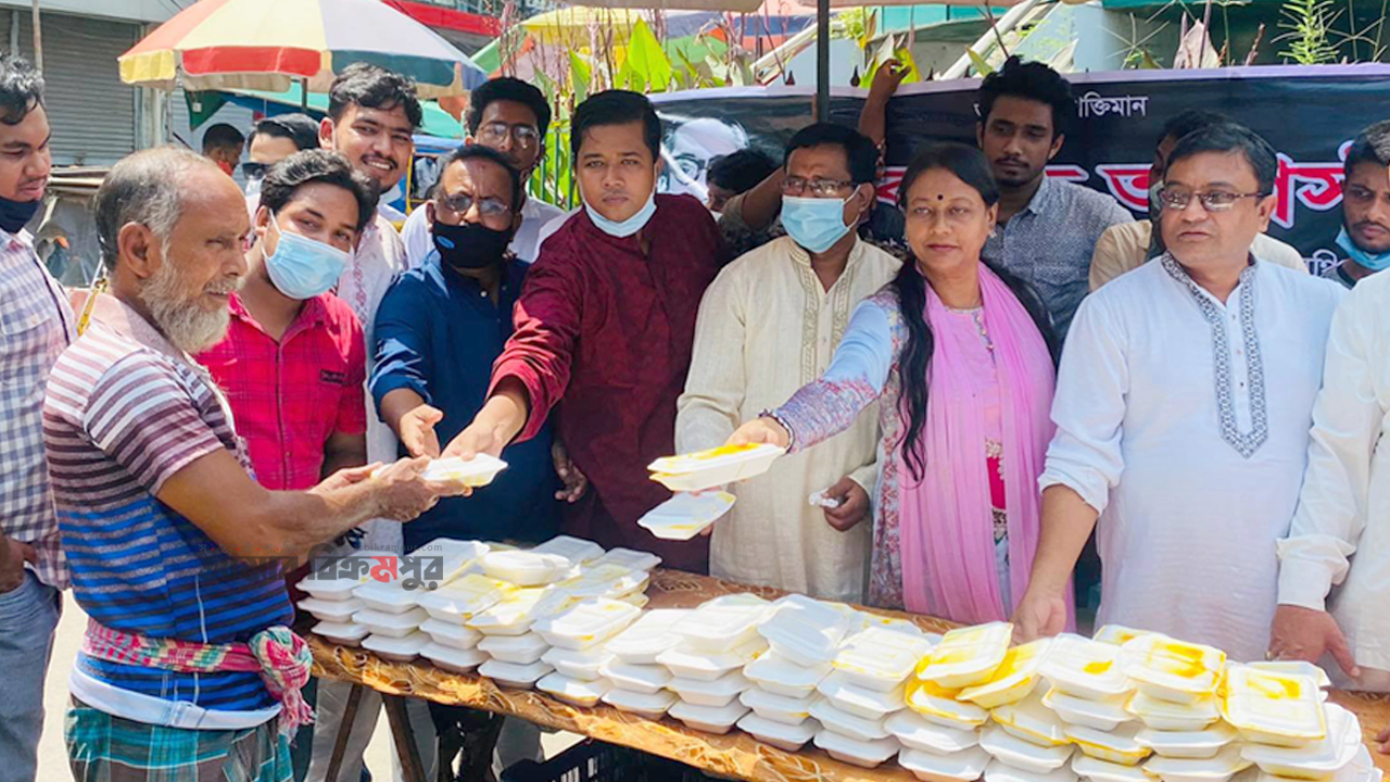 শেখ কামালের ৭২ তম জন্মবার্ষিকী উপলক্ষে মুন্সিগঞ্জে ছাত্রলীগের খাবার বিতরণ