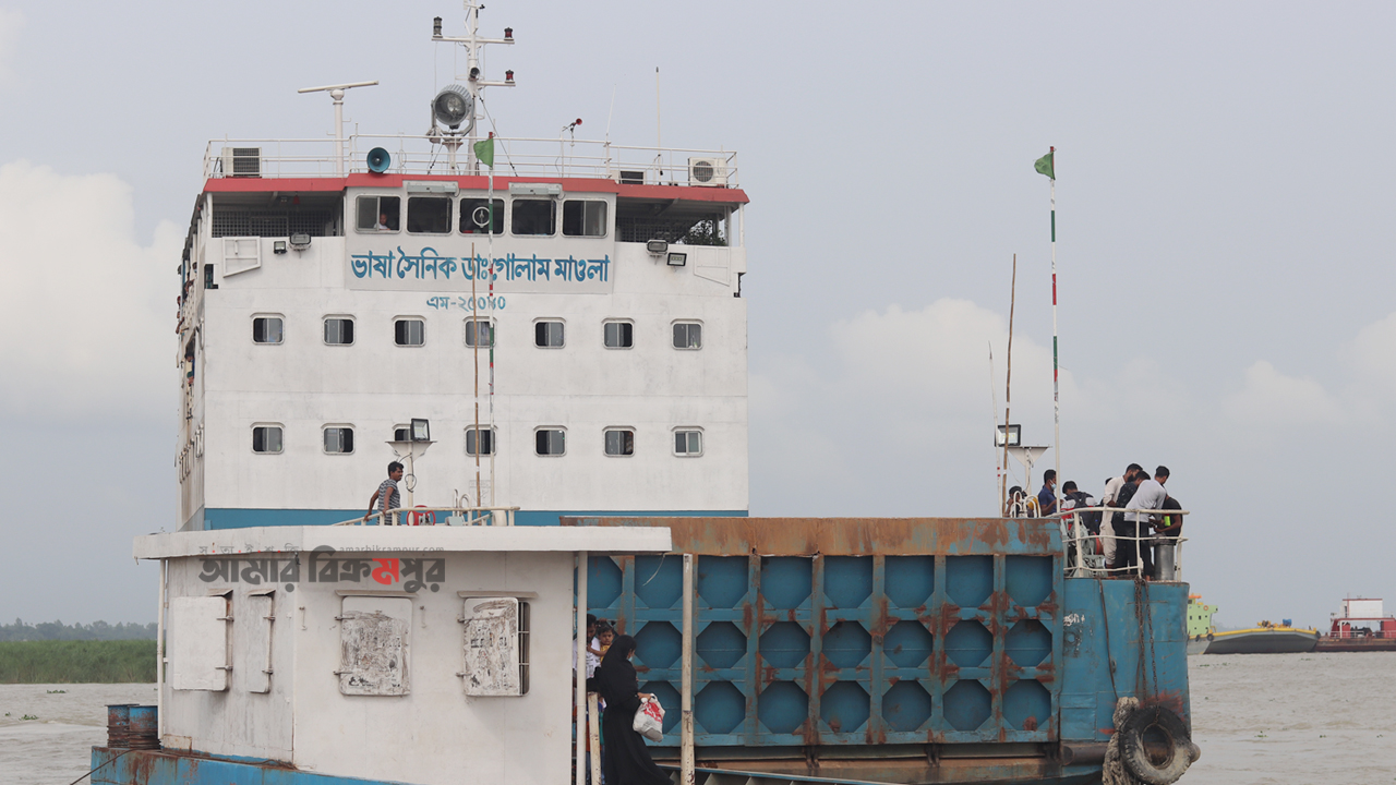 পদ্মায় তীব্র স্রোত, শিমুলিয়া-বাংলাবাজার নৌরুটে ফেরি চলাচল বন্ধ
