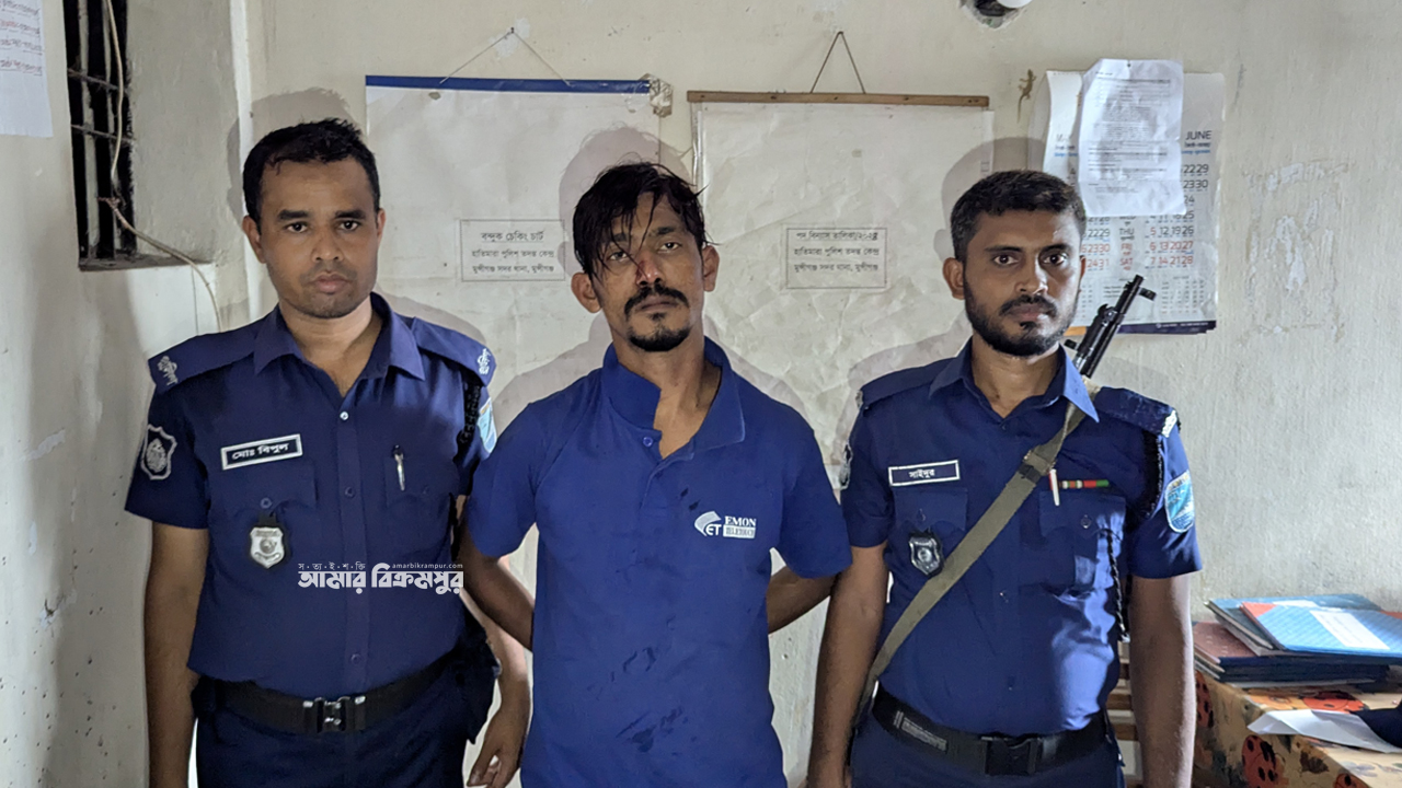 মুন্সিগঞ্জে পরীক্ষা কেন্দ্রের সামনে ৩ রাউন্ড গুলিবর্ষণ, হাতেনাতে যুবককে ধরলো পুলিশ 