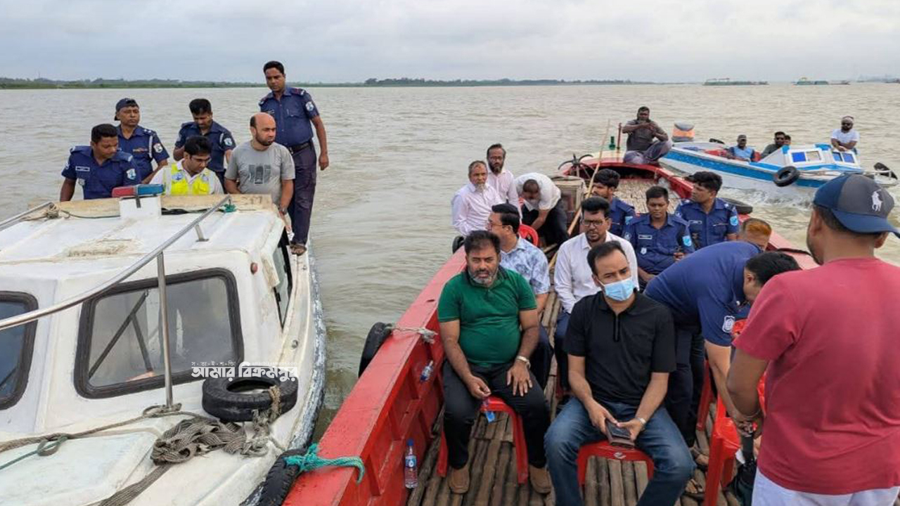 মুন্সিগঞ্জে অবৈধভাবে বালু উত্তোলন: গ্রামবাসীর ধাওয়া, ২ লাখ টাকা জরিমানা