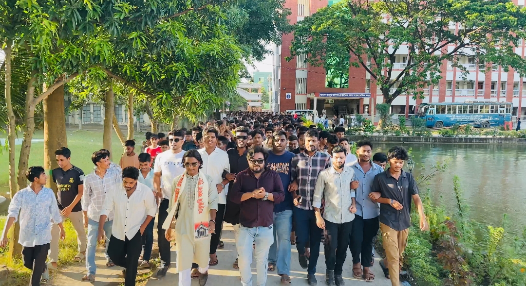 নতুন কমিটি ঘোষণায় হরগঙ্গা কলেজ ছাত্রদলের আনন্দ মিছিল