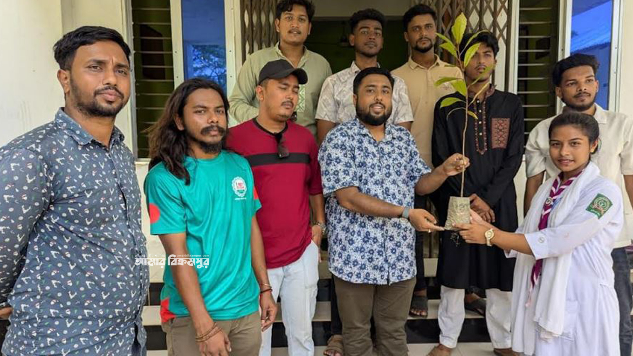 মুন্সিগঞ্জের ৫ উপজেলায় একযোগে ২ হাজার গাছ লাগিয়েছে বিডি ক্লিন