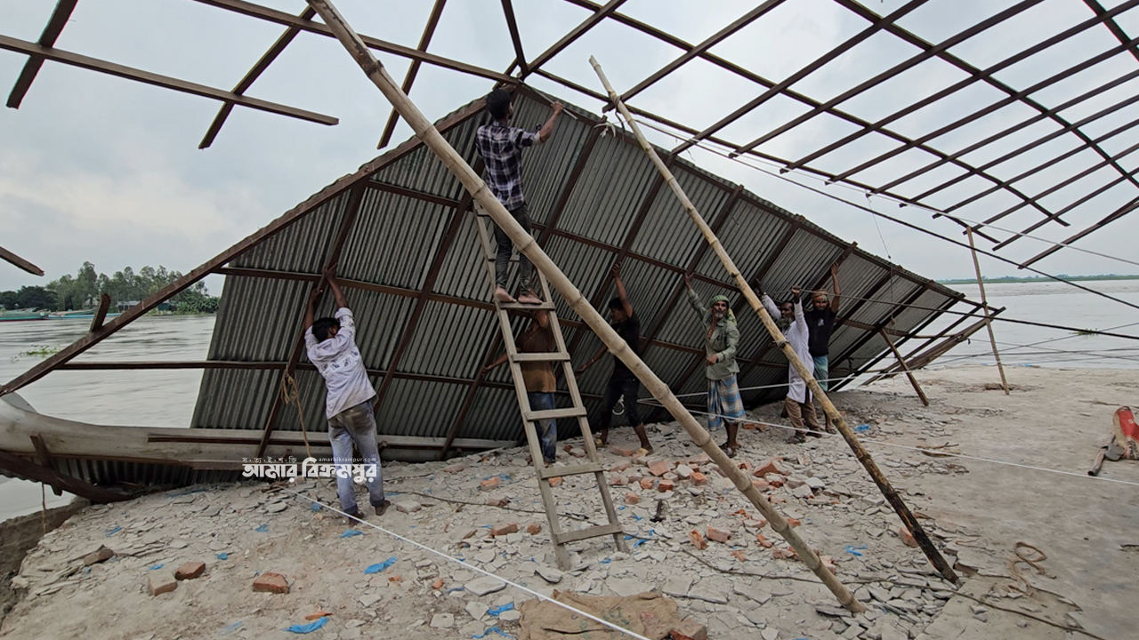 পদ্মায় স্রোতের তীব্রতা কমছে না, ভাঙছে দিঘিরপাড়, রাখিকান্দি ও শম্ভুহালদারকান্দি