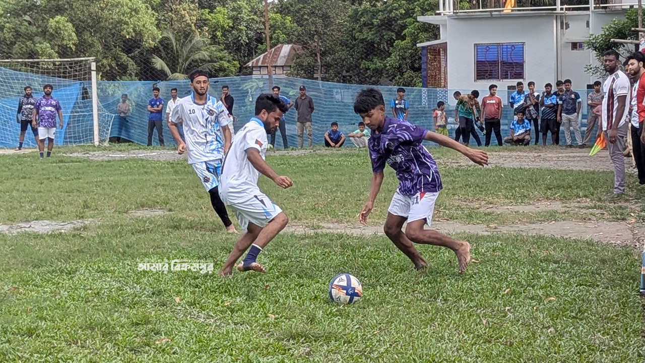 মুন্সিগঞ্জে অনির্বাণ যুব সংঘের ফুটবল টুর্নামেন্টের তৃতীয় আসর উদ্বোধন
