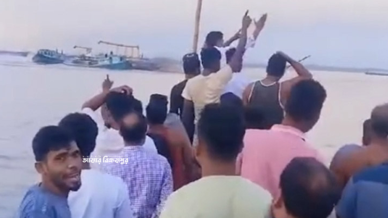 মুন্সিগঞ্জে প্রশাসনের সিদ্ধান্ত তোয়াক্কা না করে বালু উত্তোলন, ধাওয়া গ্রামবাসীর