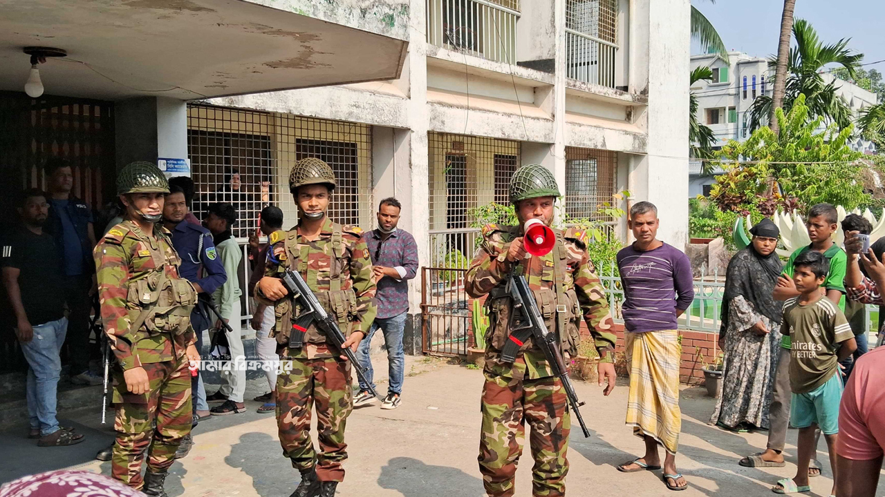 মুন্সিগঞ্জে ছাত্রীকে ধর্ষণ চেষ্টার অভিযোগে শিক্ষককে গণপিটুনি, মামলা