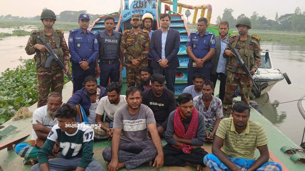 মুন্সিগঞ্জে অবৈধ বালু উত্তোলনের বিরুদ্ধে অভিযান: ৫ লাখ জরিমানা, ৪ ড্রেজার জব্দ