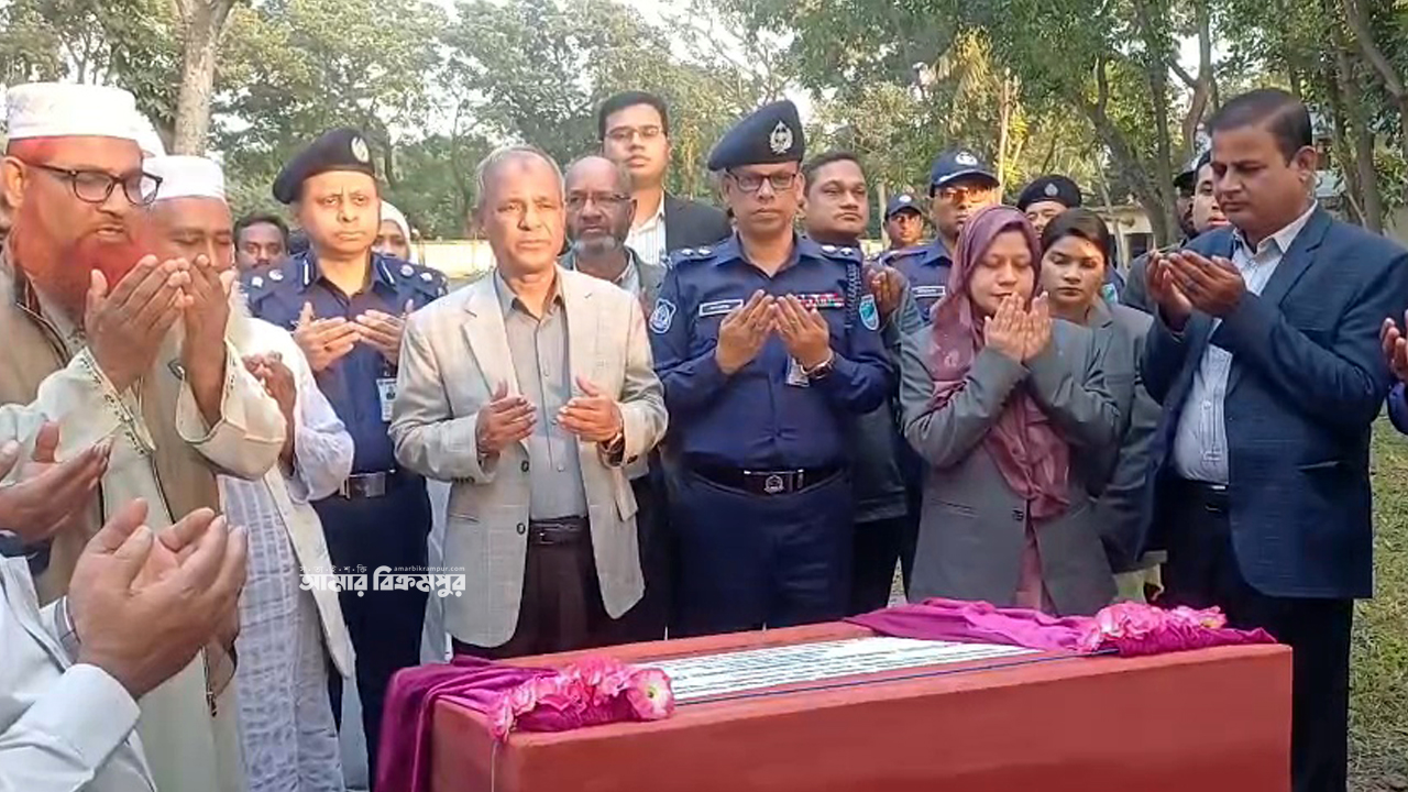 মুন্সিগঞ্জে ৫টি শিক্ষাপ্রতিষ্ঠানের নতুন ভবনের ভিত্তিপ্রস্তর স্থাপন করলেন স্বরাষ্ট্র উপদেষ্টা