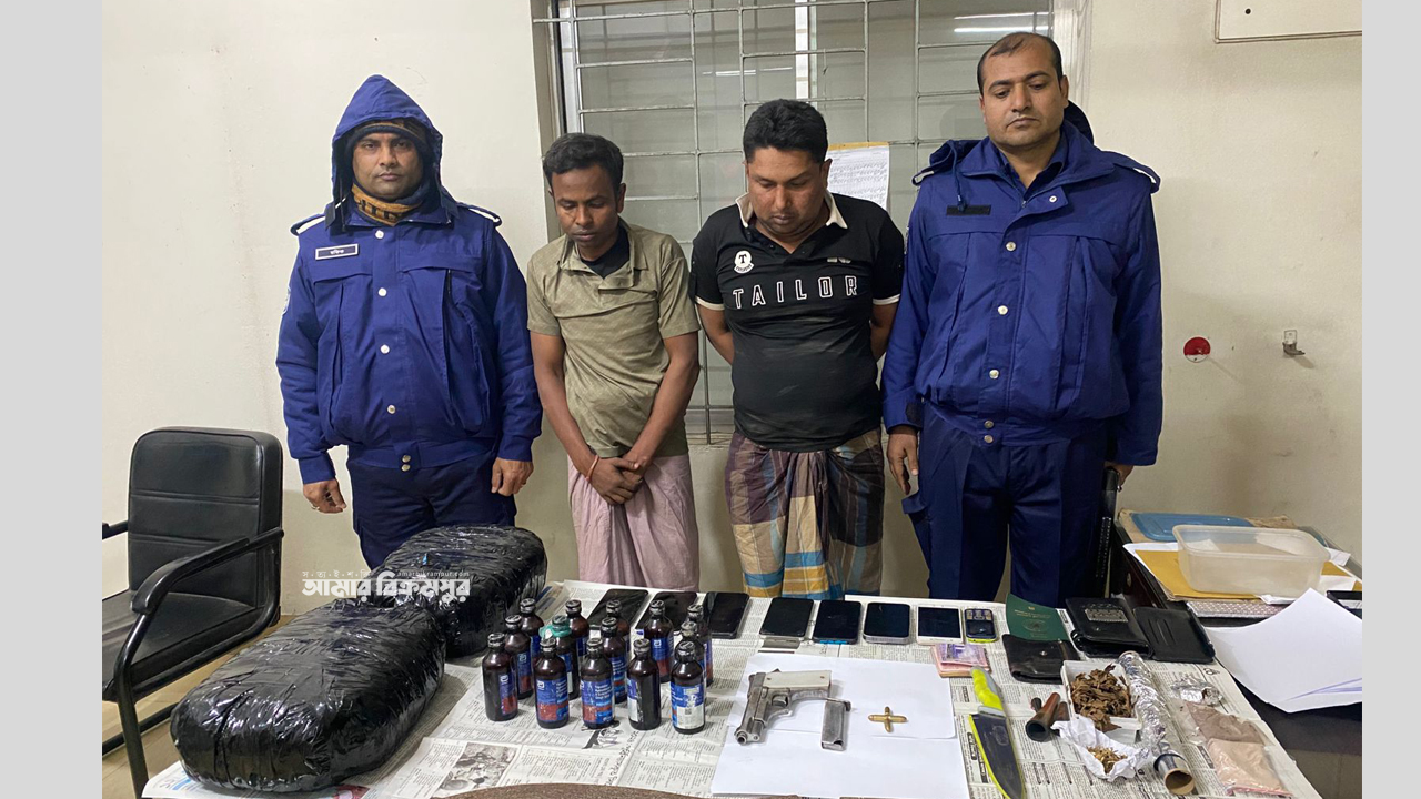 মুন্সিগঞ্জে টিনের ঘরের আড়ায় মিললো বিদেশী পিস্তল, ‘বুলেট গ্যাং’ গ্রুপের প্রধানসহ গ্রেপ্তার দুই