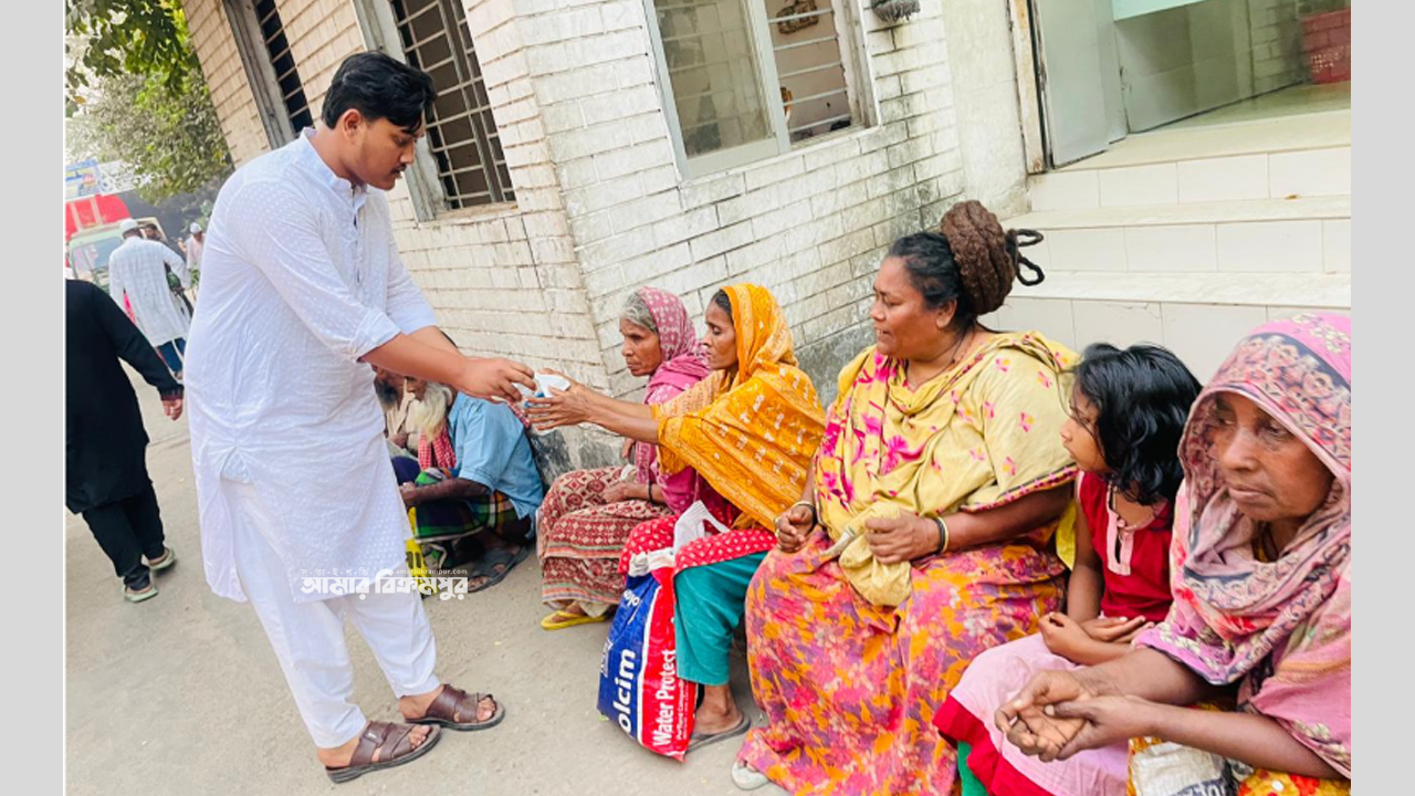 মুন্সিগঞ্জে রেডক্রিসেন্ট সদস্যদের নিজ হাতে রান্না করা ইফতারে ৫০ রোজাদারের মুখে হাসি