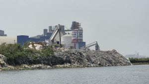 সরকারি জমি ও নদী দখল করে অবৈধ স্থাপনা করায় শাহ সিমেন্টের বিরুদ্ধে হাইকোর্টের রুল