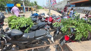 মুন্সিগঞ্জের শ্রীনগর: দিনে পাম্পে দেয়া হয়নি তেল, রাতে জানা গেল দাম বেড়েছে ১৫-২০ টাকা