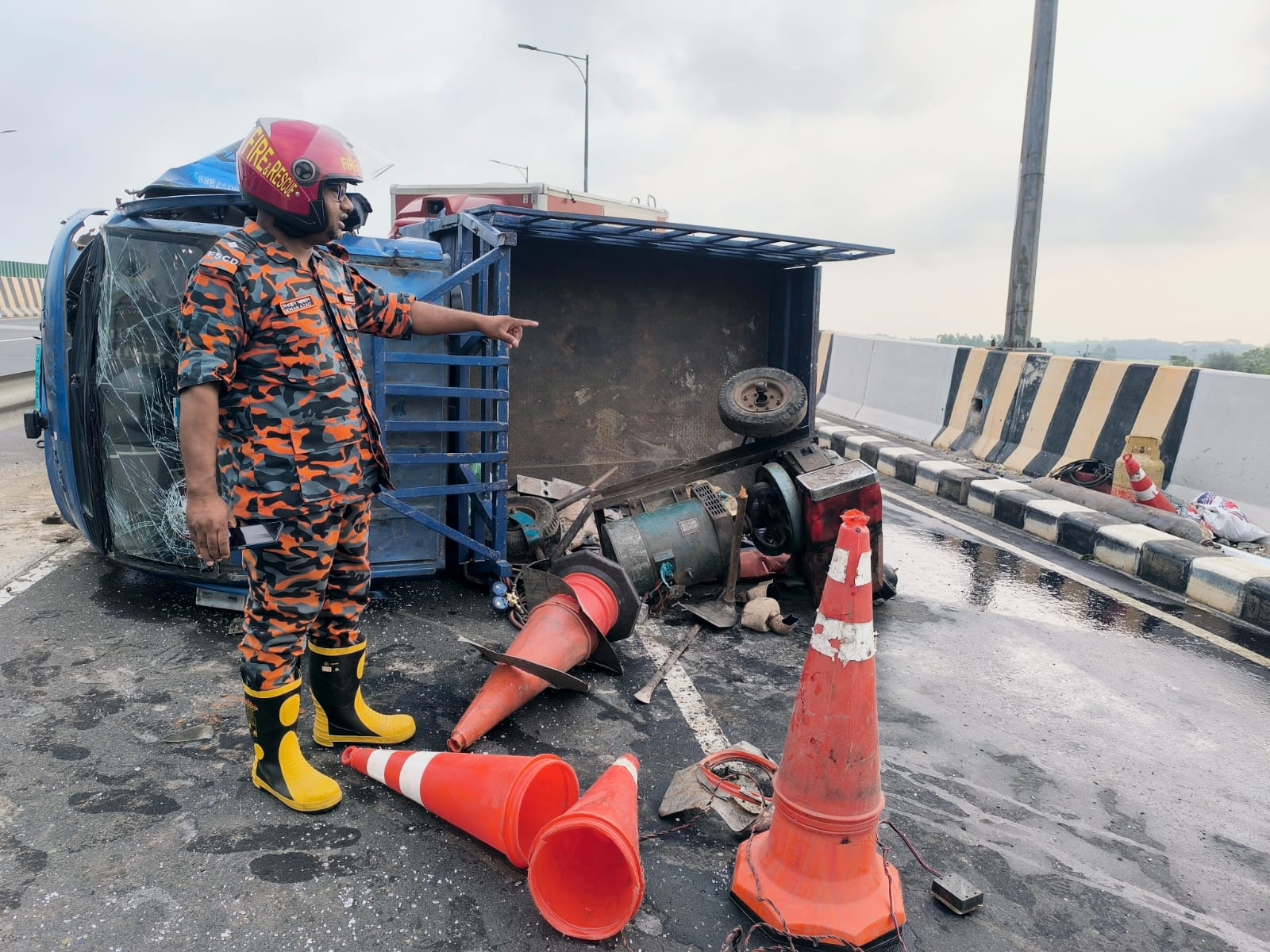 মাওয়া এক্সপ্রেসওয়েতে অজ্ঞাত যানের ধাক্কায় প্রাণ গেছে পথচারীর, পৃথক দুর্ঘটনায় আহত ৫