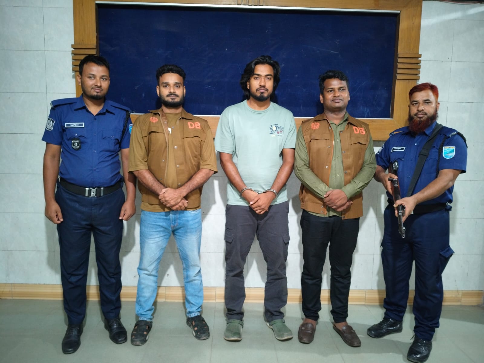 মুন্সিগঞ্জে চাঞ্চল্যকর রাকিব হত্যা মামলায় ‘পিয়াস গ্রুপের’ সহযোগী জিদান গ্রেপ্তার