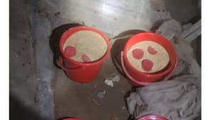 মুন্সিগঞ্জের চরাঞ্চলে পরিত্যক্ত বাড়ির রান্নাঘরে মিললো দুই বালতি ককটেল