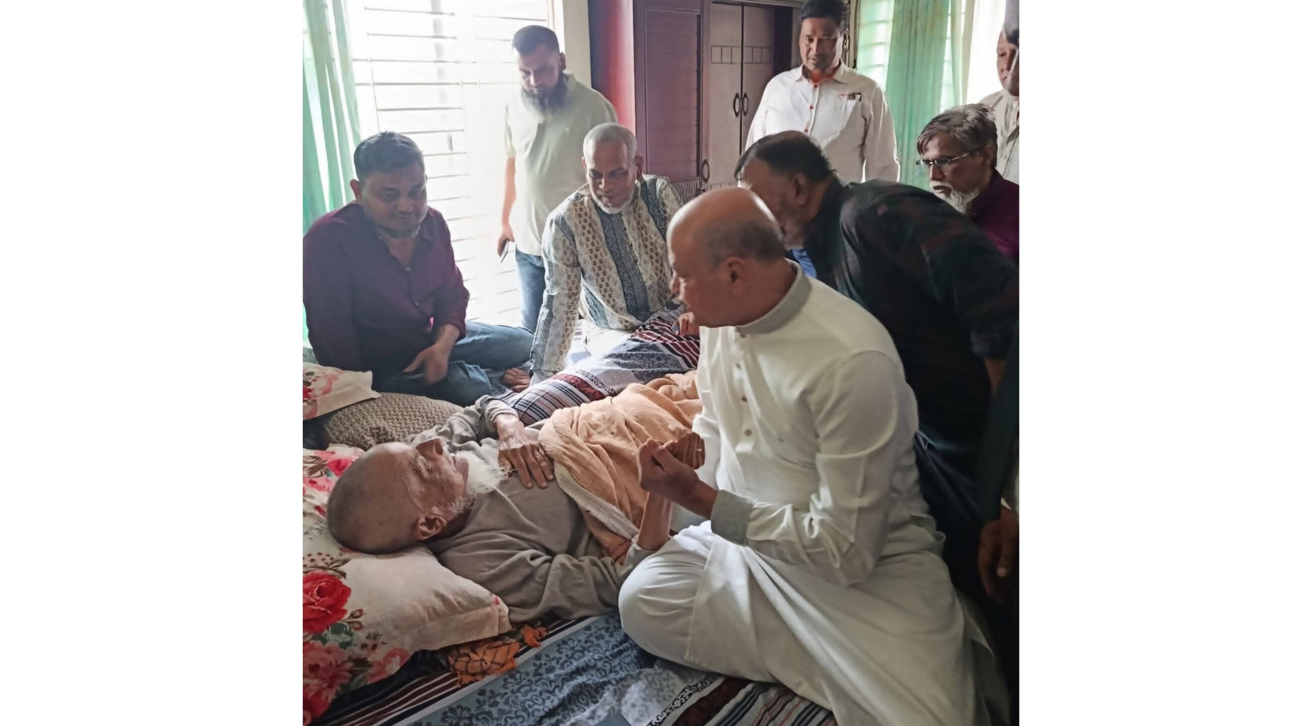 নির্বাচনে বিপক্ষে অবস্থান নেয়া অসুস্থ বিএনপি নেতাকে দেখতে গেলেন পরাজিত এমপি প্রার্থী