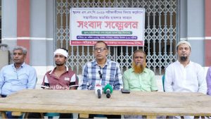 মুন্সিগঞ্জে ব্যানারে বিএনপি নেতার নাম দেয়া নিয়ে বিদ্যালয়ে ঢুকে মারধরের অভিযোগে সংবাদ সম্মেলন