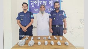 মুন্সিগঞ্জে পোটলায় পোটলায় গাঁজাসহ সত্তোরোর্ধ্ব বৃদ্ধ আটক