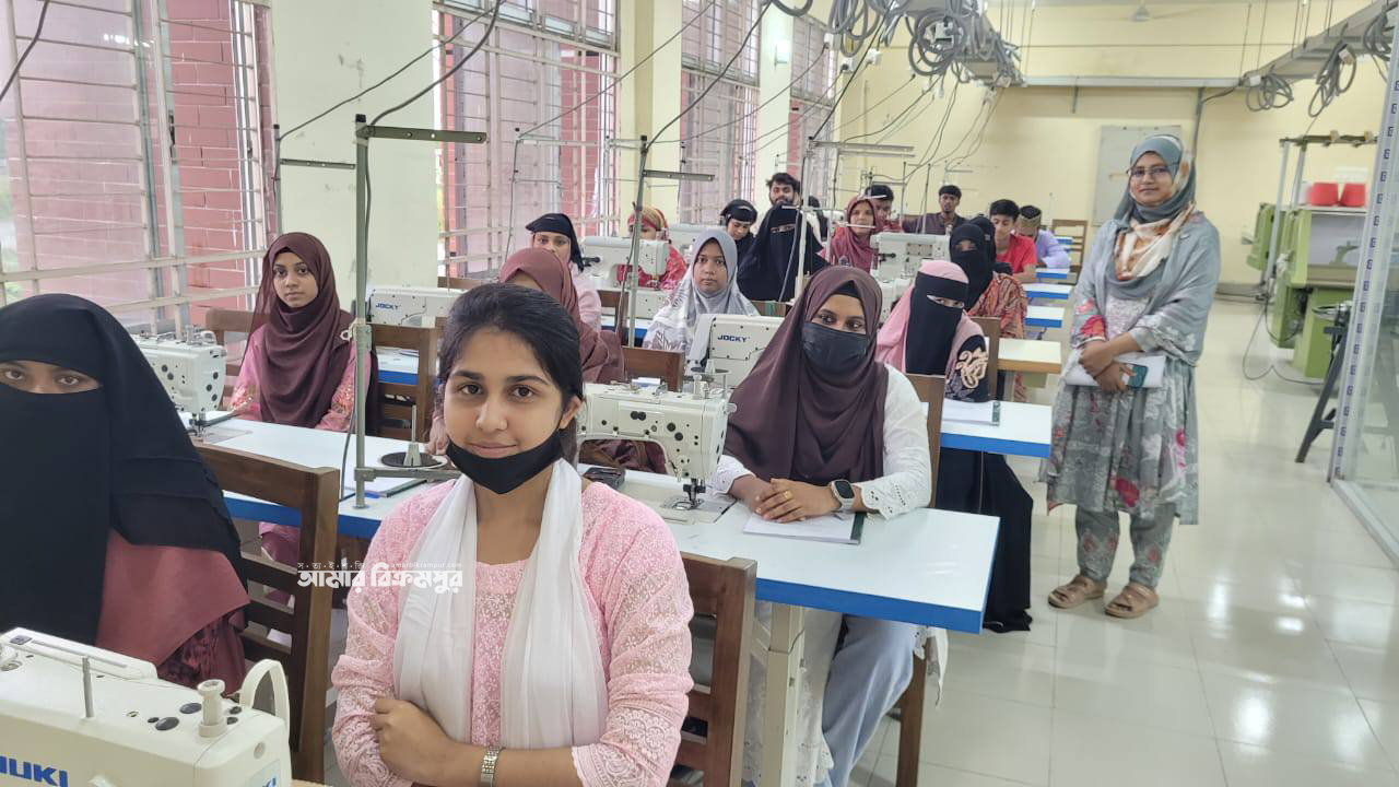 মুন্সিগঞ্জে বিদেশ যেতে ইচ্ছুকদের বিনামূল্যে কারিগরি প্রশিক্ষণ দিচ্ছে টিটিসি, চলছে ভর্তি 