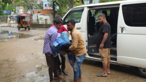 তুমুল বৃষ্টির মধ্যেও কাজ করছিলেন শাহ সিমেন্টের শ্রমিক, বজ্রপাতে গেল প্রাণ
