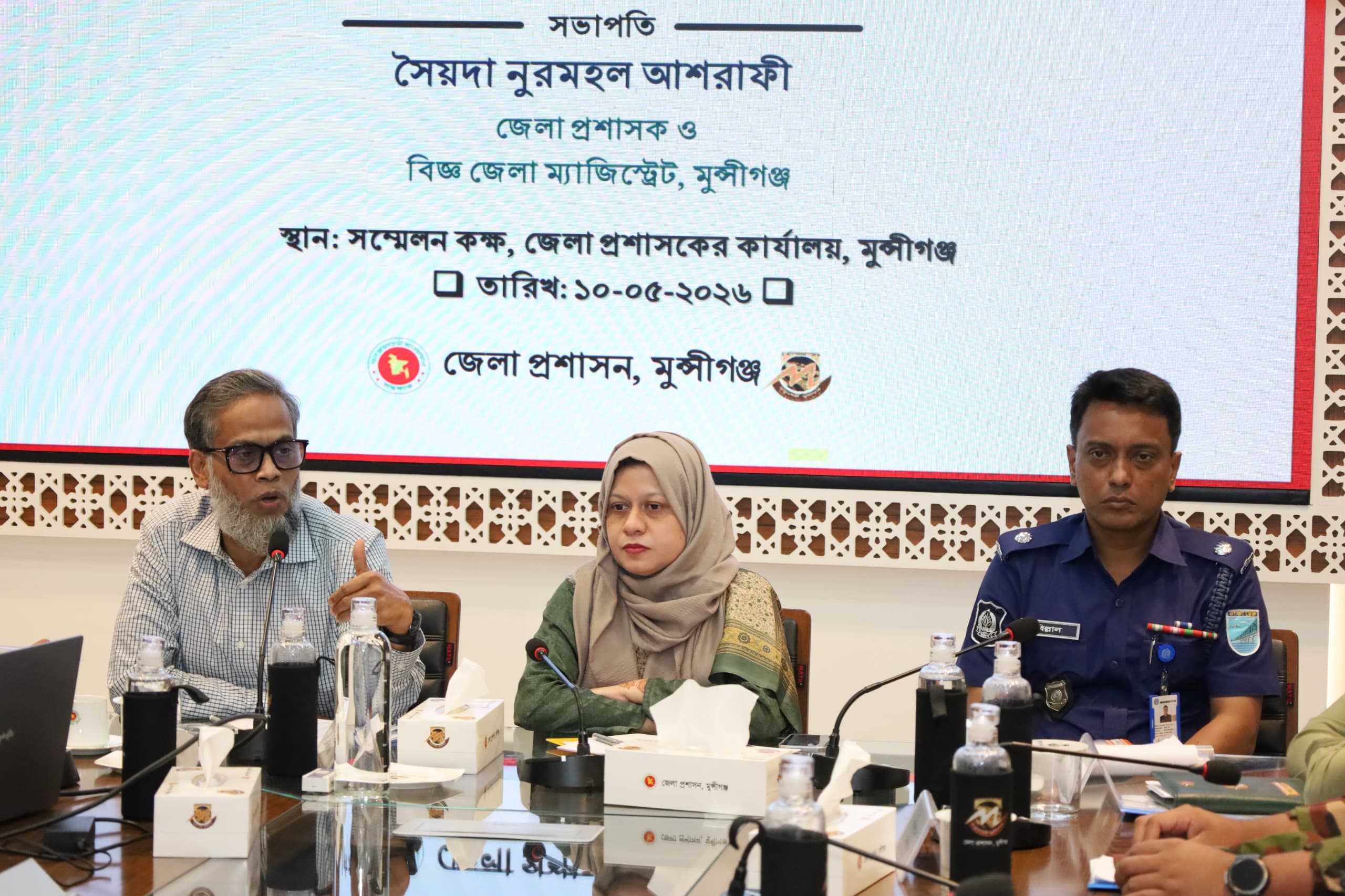 স্কুল-কলেজের মাঠে হাট বসালেই তাৎক্ষণিক ইজারা বাতিল: আইনশৃঙ্খলা সভায় ডিসি