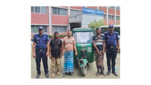 মুন্সিগঞ্জে চোরাই সিএনজিসহ আন্তঃজেলা সিএনজি চোর চক্রের ৩ সদস্য গ্রেপ্তার