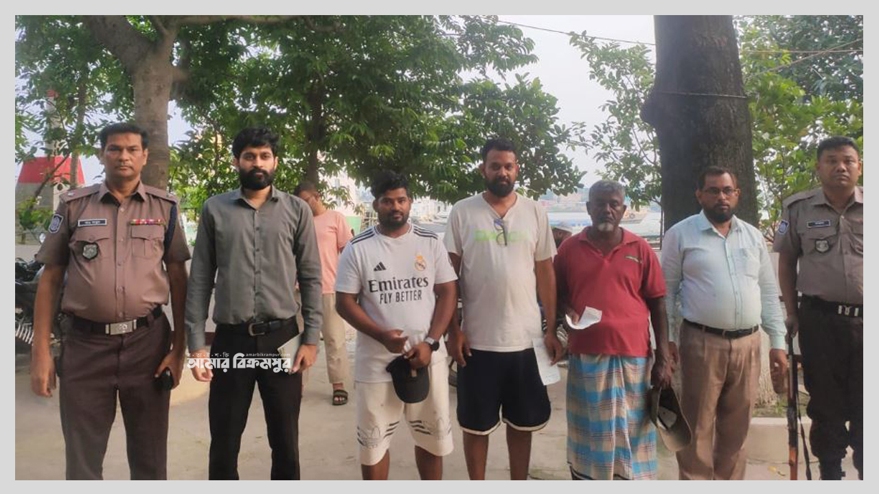 জোর করে এক হাটের গরু আরেক হাটে নামানোর চেষ্টাকালে ৩ জনকে ধরলো নৌ পুলিশ