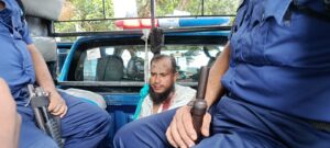 মুন্সিগঞ্জে শিশুকে যৌন হয়রানি: গণধোলাই দিয়ে অভিযুক্তকে পুলিশে সোপর্দ